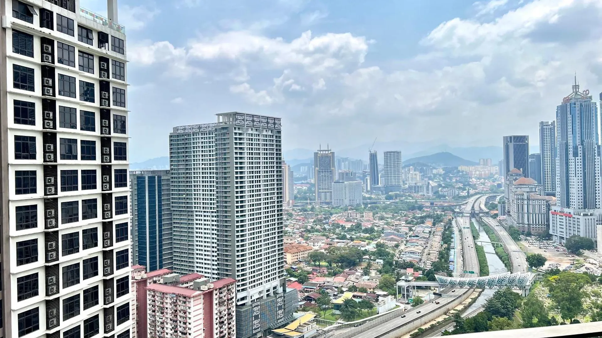 Summer Suites Klcc By Cozy Stay كوالالمبور