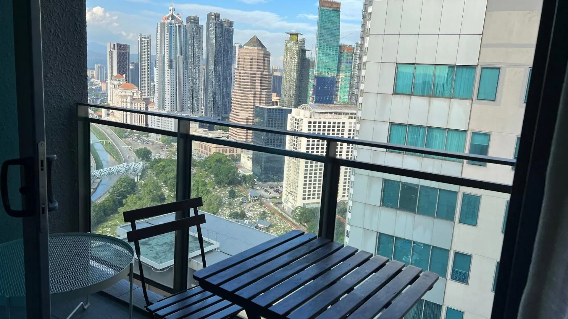 Summer Suites Klcc By Cozy Stay كوالالمبور فندق